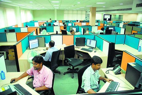 யார் அந்தப் பயணி?