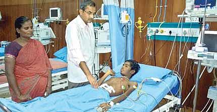 கருணைக் கொலைக்கு மனு கொடுத்த சிறுவனுக்கு சென்னையில் தீவிர சிகிச்சை: தொண்டை புற்றுநோயால் பாதிக்கப்பட்டவர் உடல்நிலை முன்னேற்றம்