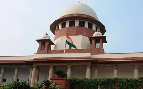 இளம்பெண் வேவு பார்ப்பு விவகாரத்தில் புதிய திருப்பம்: மத்திய, மாநில விசாரணைக்கு எதிராக பாதிக்கப்பட்ட பெண் மனு