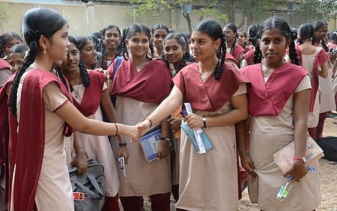 பிளஸ் 2 தேர்ச்சி விகிதத்தில் ஈரோடு முதலிடம்!