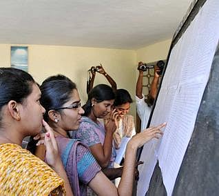 பிளஸ் 2: இயற்பியலில் 2,710 மாணவர்கள் சதமடித்து சாதனை!