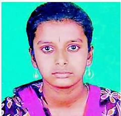 தேர்வில் தோல்வியடைந்ததாக பொய்: கிணற்றில் குதித்து மாணவி தற்கொலை - விளையாட்டு விபரீதமானது