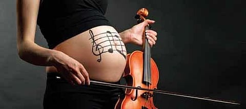 கருவறையில் பாடம் கேட்கும் குழந்தை