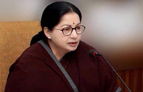 கோமாவில் இருக்கும் பெண்ணுக்கு உயர் சிகிச்சை: முதல்வர் ரூ.5 லட்சம் நிதியுதவி