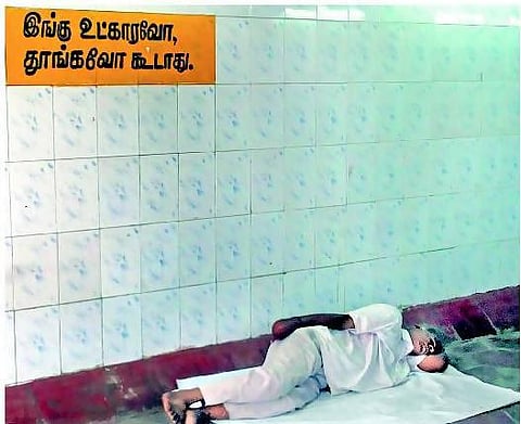 குப்பை கொட்டும் இடமாக மாறும் பாலங்கள், சுரங்கப் பாதைகள்: தனியார் பிடியில் மாநகராட்சி இடங்கள்