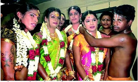 கூவாகம் கூத்தாண்டவர் கோயிலில் தேரோட்டம்