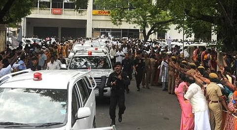 சென்னை திரும்பிய முதல்வர் ஜெயலலிதாவுக்கு உற்சாக வரவேற்பு