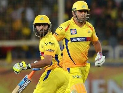 ஜடேஜா அடித்த சிக்ஸ்: தோனி பாராட்டு