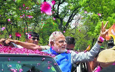 மோடிக்கு உற்சாக வரவேற்பு: டெல்லியில் 16 கி.மீ. பிரமாண்ட பேரணி