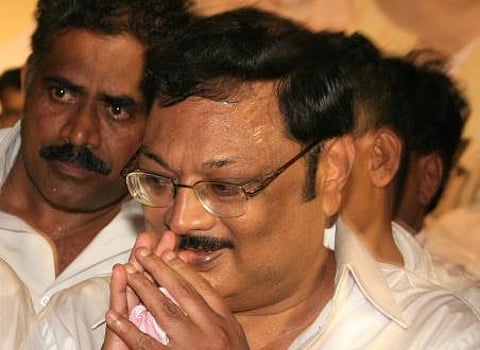 கருணாநிதியின் கட்டுப்பாட்டில் கட்சியை ஒப்படைக்க வேண்டும்: மு.க.அழகிரி பேட்டி