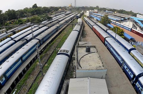 சூப்பர் பாஸ்ட் ரயில்களுக்கு எதிர்ப்பு: மறைமுகமாக கட்டண உயர்வு என புகார்