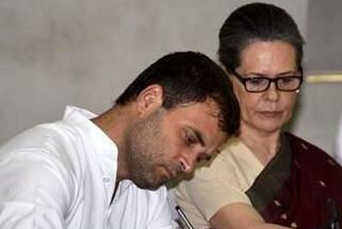 சோனியா காந்தி, ராகுல் பதவி விலக விருப்பம்: காங்கிரஸ் செயற்குழு நிராகரிப்பு