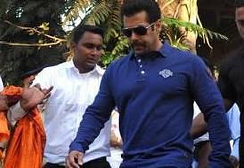 நடைபாதைவாசிகள் மீது காரை ஏற்றிய வழக்கு: சல்மான் கான் மது அருந்தியிருந்ததாக வெயிட்டர் சாட்சியம்