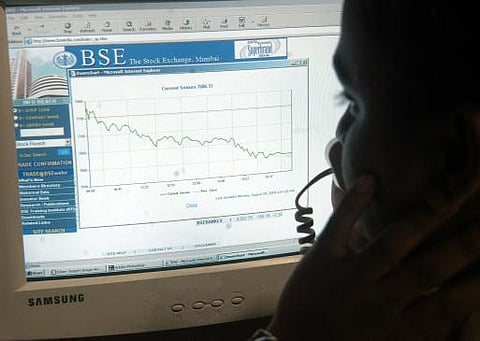 நீண்ட இடைவெளிக்கு பின் பங்குசந்தையில் சரிவு