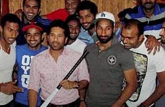 சச்சின் கொடுத்த உத்வேகத்துடன் உலகக் கோப்பை போட்டிகளுக்கு புறப்படும் இந்திய ஹாக்கி அணி