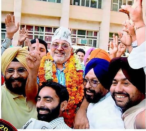 அகாலி வாக்குகளை விழுங்கிய ஆ.ஆ.க.!