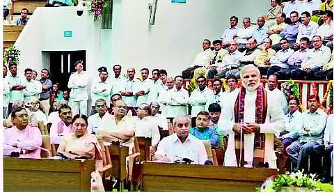 தவறு செய்திருந்தால் மன்னியுங்கள்: பிரிவு உபசார விழாவில் மோடி உருக்கம்