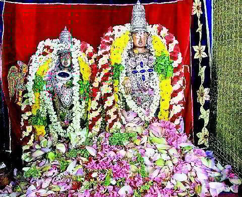 சகல வளம் அருளும் அஷ்டலட்சுமி