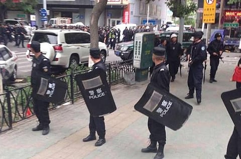 சீனாவில் அடுத்தடுத்து பயங்கர குண்டு வெடித்ததில் 31 பேர் பலி; 90 பேர் படுகாயம்