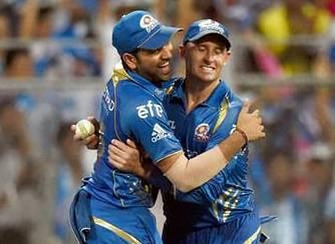 டெல்லி மீண்டும் மோசமான ஆட்டம்: மும்பைக்கு வெற்றி