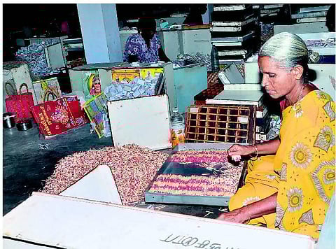 ‘குட்டி சிவகாசி’ அடையாளத்தை இழக்கும் குடியாத்தம்