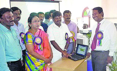 நோயாளிகளிடம் மருத்துவர்கள் கனிவோடு பேச வேண்டும்: அமைச்சர் பேச்சு