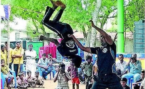 பார்வையாளர்களை ஈர்த்த தமிழர் வீரக்கலைகள்: தற்காப்புக் கலைகளை மீட்டெடுக்க முயற்சி