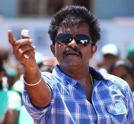 போலி ஃபேஸ்புக் கணக்கு: இயக்குநர் ஹரி புகார்