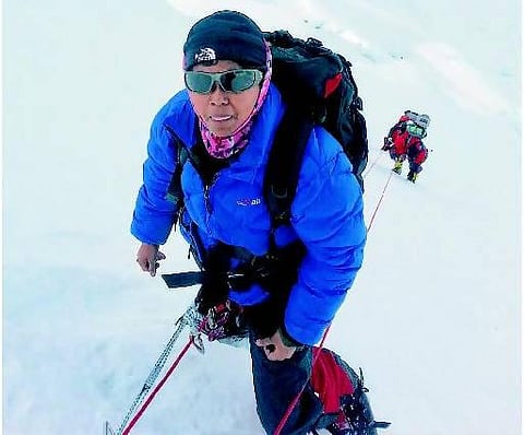 13 வயதில் எவரெஸ்டில் ஏறி ஆந்திர மாணவி சாதனை