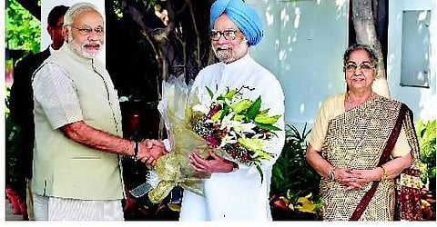 நரேந்திர மோடியின் முதல் நாள்: காலை 8.30 மணிக்கே பணியைத்தொடங்கினார்