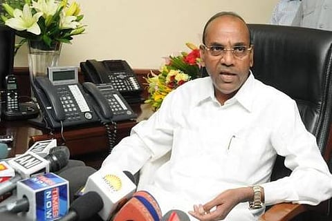 பாஜக - சிவசேனா சிக்கல் தீர்ந்தது: அமைச்சராக பொறுப்பேற்றார் ஆனந்த் கீதே