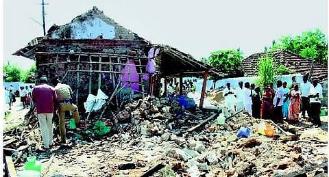 பொள்ளாச்சி அருகே வெடி விபத்து: சிறுமி உள்பட 4 பேர் பலி