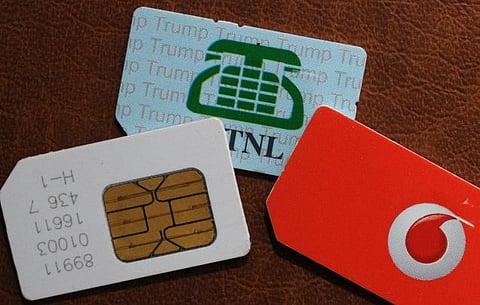 இலவச சிம் கார்டு கொடுப்பது எப்போது?: காத்திருக்கும் போலீஸார், குடு்ம்பத்தினர்