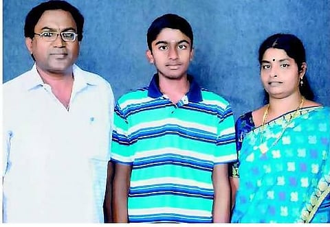 சிறுகச் சிறுக சேமித்து ஏழைகளின் சிகிச்சைக்கு பணம் அனுப்பும் மாணவன்: ஐந்து வயதில் தொடங்கிய சேவை