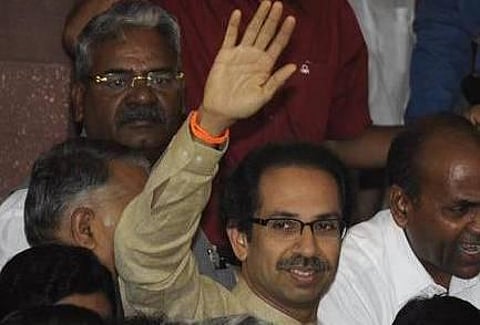 மகாராஷ்டிர பேரவைத் தேர்தலுக்குத் தயாராகுங்கள்: கட்சியனருக்கு உத்தவ் தாக்கரே அழைப்பு