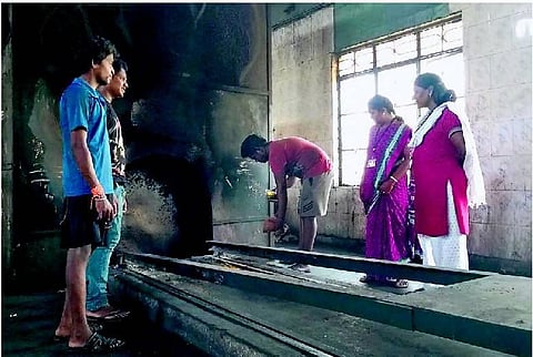 மரணத்தின் மூலம் ஜனனத்தின் அர்த்தம் அறிந்தோம்: மயானப் பணிகளில் பெண்கள்