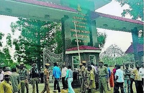 அருவங்காடு வெடிமருந்து ஆலையில் விபத்து: படுகாயம் அடைந்த 7 தொழிலாளர்களில் 2 பேர் கவலைக்கிடம்