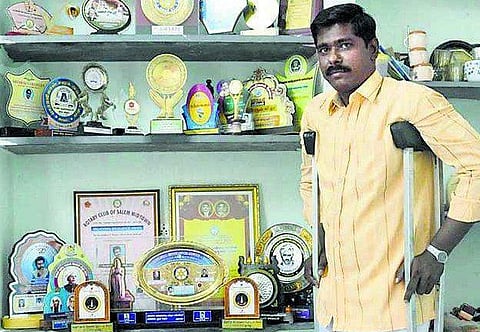 மாற்றுத் ‘திறமைசாலிகளை’ வெளிச்சத்துக்கு கொண்டுவரும் ஏகலைவன்: அயராத சேவைக்காக 28 விருதுகள்