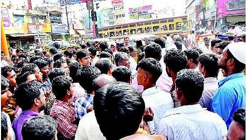 மழைநீரில் அடித்துச் செல்லப்பட்ட சிறுமியின் கதி என்ன?: வேலூரில் 2-வது நாளாக நடந்த மீட்பு பணியில் சிக்கல்