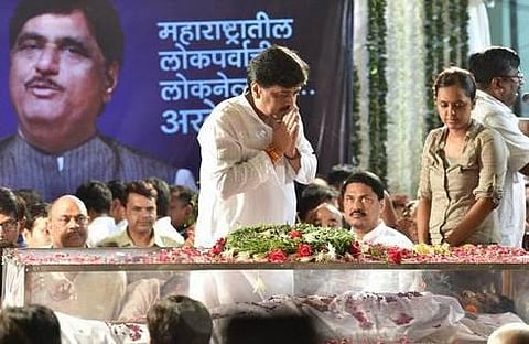 சொந்த ஊரில் கோபிநாத் முண்டே உடல் தகனம்: பொதுமக்கள் கண்ணீர் அஞ்சலி