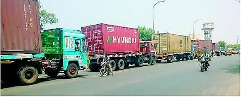 திருவொற்றியூரில் திறந்து பல மாதங்களாகியும் பயன்பாட்டுக்கு வராத கண்டெய்னர் நிறுத்த முனையம்: தொடர்கதையாகி வரும் போக்குவரத்து நெரிசல்