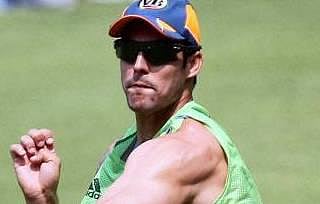 மிட்செல் ஜான்சனின் இரண்டு கிரிக்கெட் லட்சியங்கள்