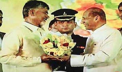 ஆந்திர முதல்வரானார் சந்திரபாபு நாயுடு: 2 துணை முதல்வர்கள், 19 அமைச்சர்கள் பதவி ஏற்றனர்