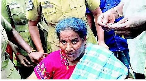 முடிவுக்கு வந்தது மோகனாம்பாள் ‘ஆட்டம்’: வேலூர் நீதிமன்றத்தில் சரணடைந்தார்