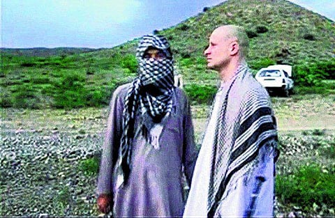 தலிபான்களால் விடுவிக்கப்பட்ட அமெரிக்க வீரர் நாடு திரும்பினார்