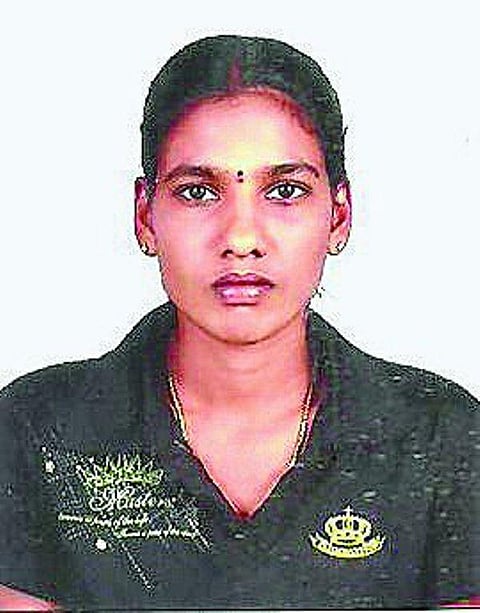 கால்பந்தில் கலக்கும் திண்டுக்கல் ஆசிரியை