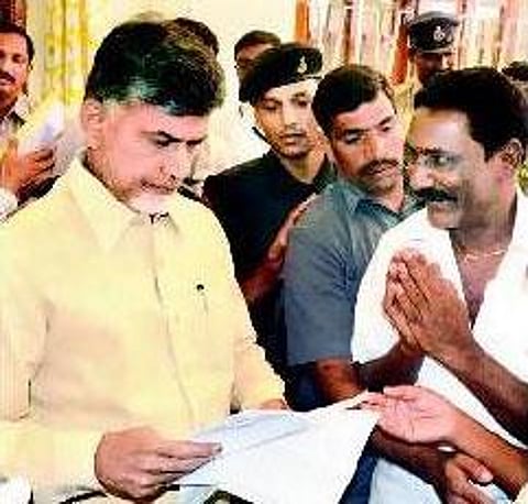 மாநிலப் பிரிவினையால் ஆந்திராவுக்கு ரூ.15,900 கோடி சுமை: சந்திரபாபு நாயுடு