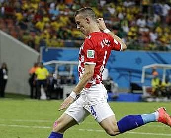 கேமரூனை 4-0 என்ற கோல் கணக்கில் வீழ்த்தி வெளியேற்றியது குரேஷியா