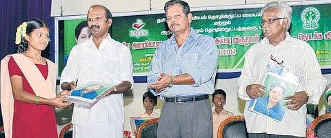 புதிய தொழில்நுட்பங்களை கண்டுபிடிக்க மாணவர்கள் ஆராய்ச்சியில் ஈடுபட வேண்டும்: அமைச்சர் பழனியப்பன் பேச்சு