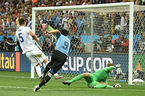 சுவாரேஸ் இரட்டை கோல்கள்: இங்கிலாந்தை உருக்குலைத்தது உருகுவே!